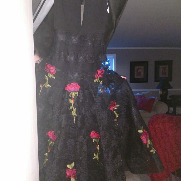 Sherri Hill Prom Dress - Picture 2 of 8